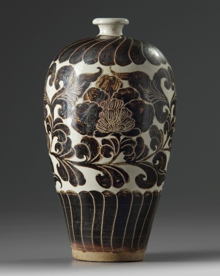 A Chinese Cizhou-style carved meiping