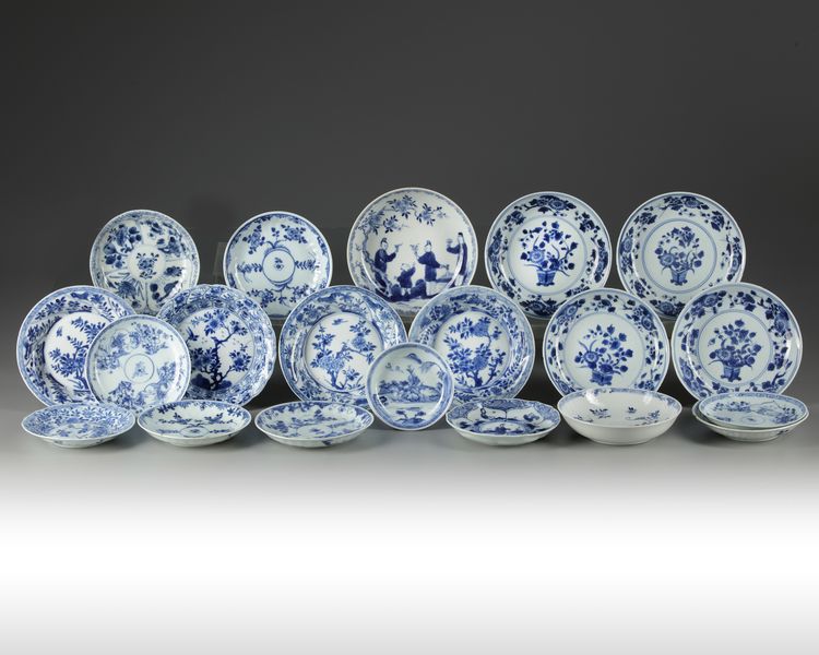 A group of twenty Chinese blue and white objects