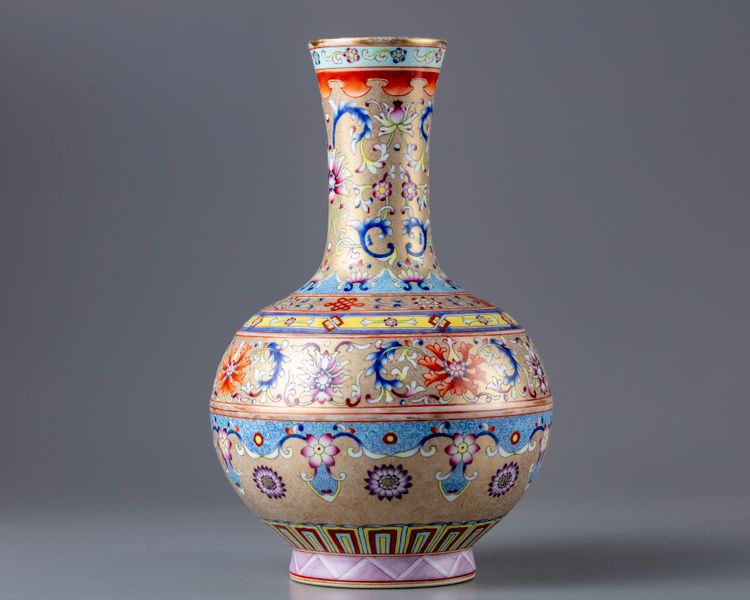 A famille rose bottle vase
