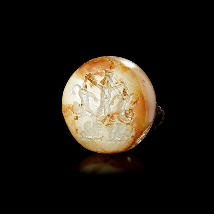 A LARGE ACHAEMENID COLOURED AGATE STAMP, 6TH-5TH CENTURY B.C.