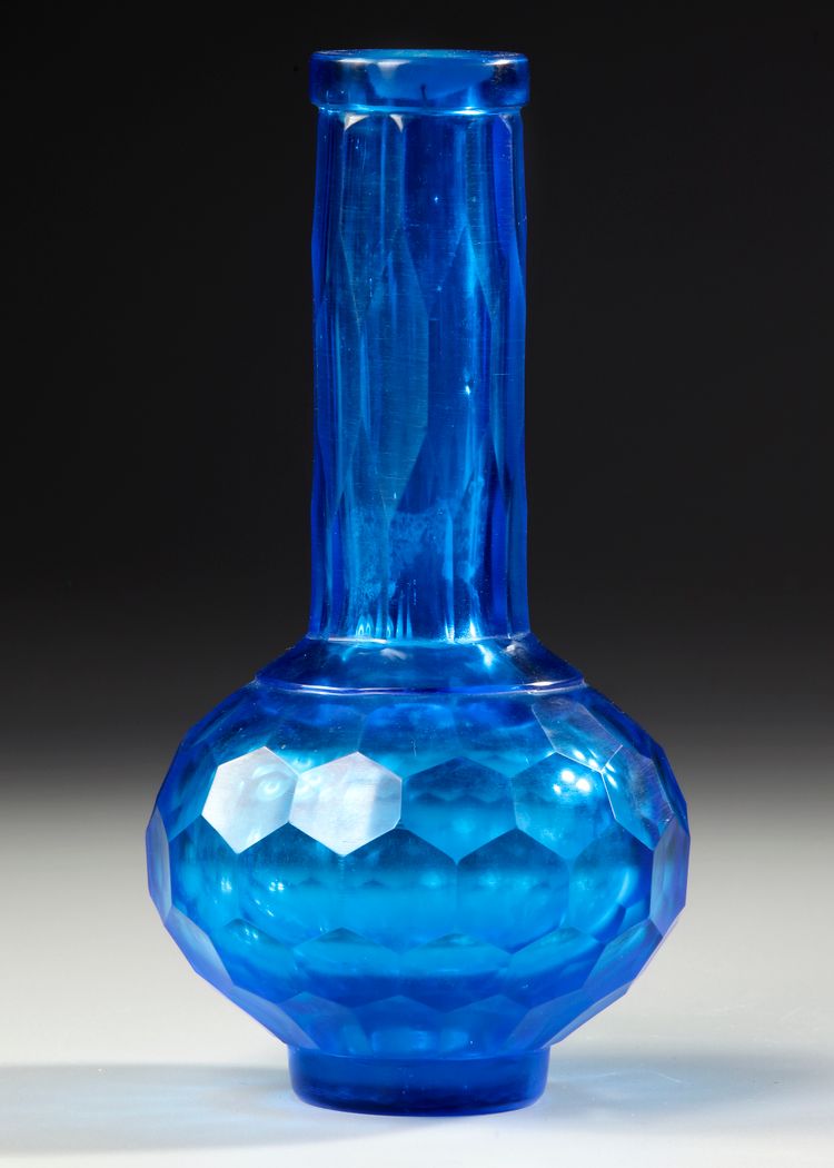 CHINESE BLUE PEKING GLASS VASE, 20TH CENTURY