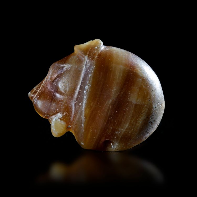 A BEAUTIFUL STAMP SEAL IN THE FORM OF A LION'S HEAD, 3RD MILLENNIUM BC