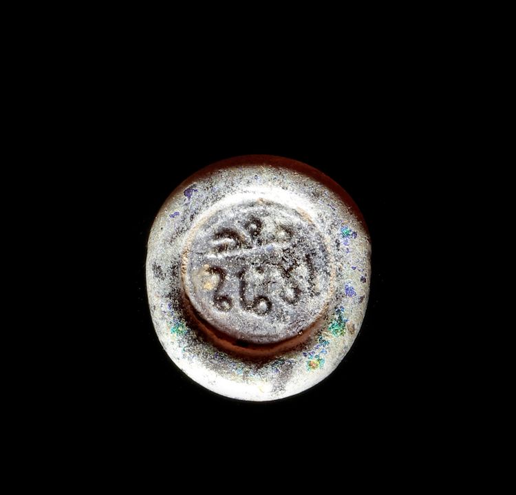 A FATIMID GLASS WEIGHT OF DIRHAM, EGYPT AL-MUSTANSIR BI-ALLAH (AH 427-487 / 1036-1094 AD)