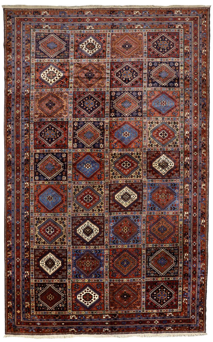 A GHASHGHAI CARPET, PERSIA