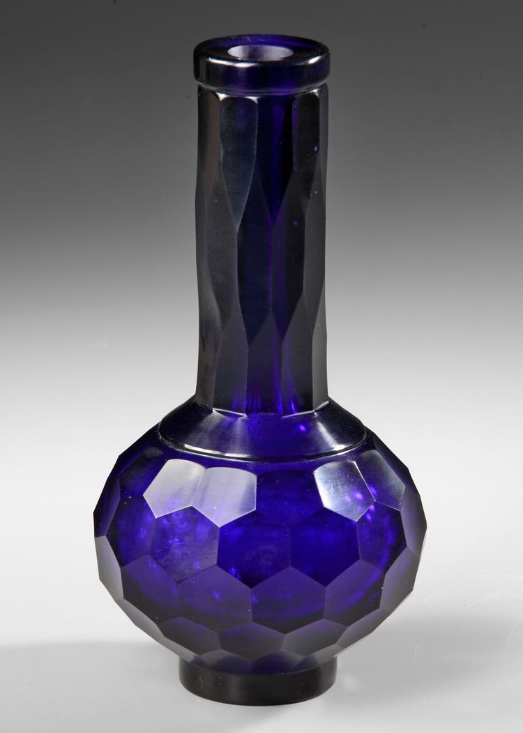 CHINESE BLUE PEKING GLASS VASE, 20TH CENTURY