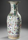 A LARGE CHINESE FAMILLE ROSE 'HUNDRED ANTIQUES' VASE, 19TH CENTURY