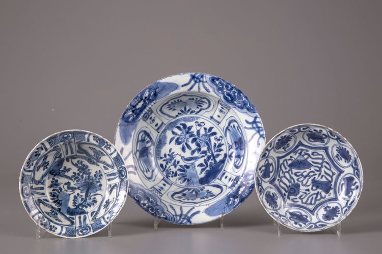 Two Chinese 'Kraak porselein' blue and white bowls and a dish