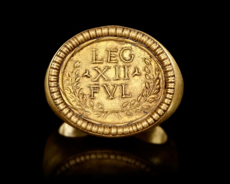 A ROMAN GOLD RING, 1ST-2ND CENTURY AD