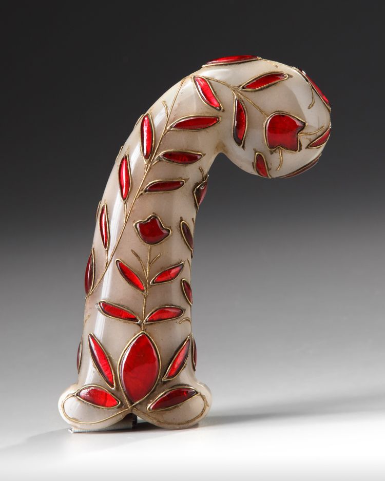 A Mughal dagger hilt with a bird head shaped pommel