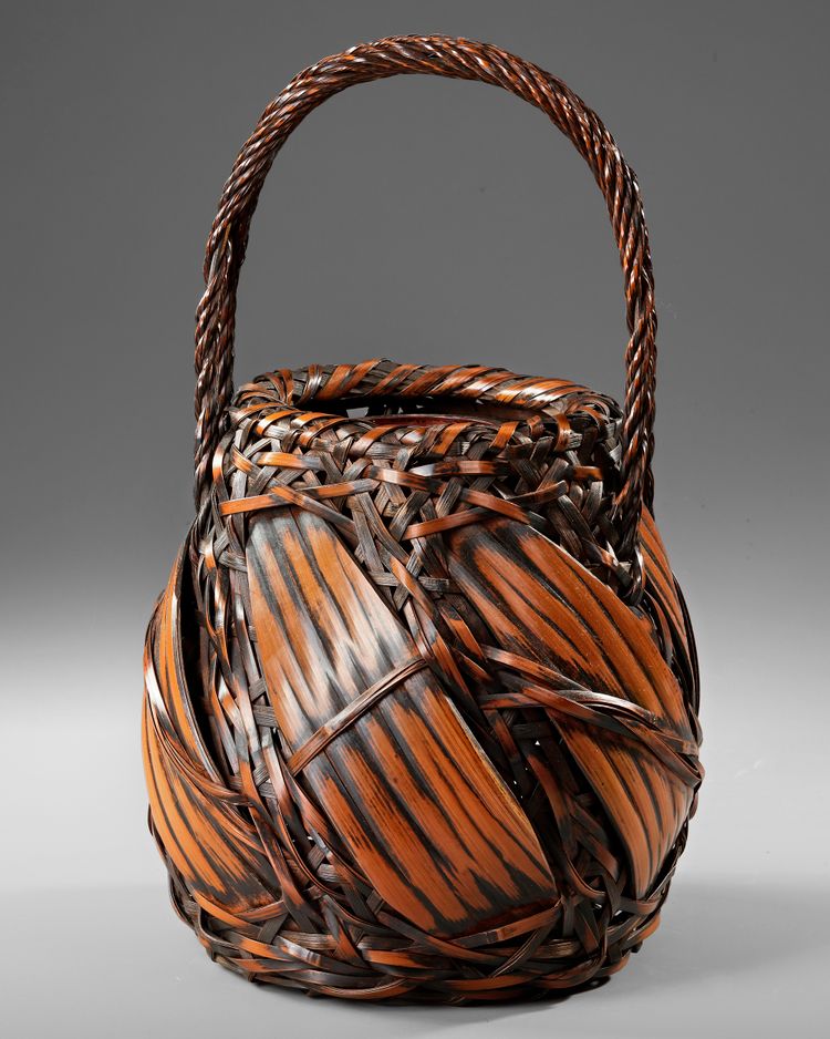 A JAPANESE BAMBOO IKEBANA BASKET, TAISHO PERIOD (1912-1926)