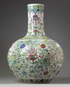 A LARGE CHINESE DOUCAI BOTTLE VASE, 19TH-20TH CENTURY