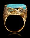A TURQUOISE SEAL GOLD RING