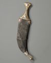 A SILVER YEMENI DAGGER, EARLY 20TH CENTURY