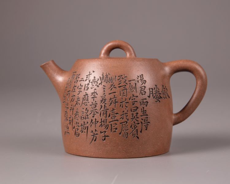 A Chinese yixing Mansheng-style teapot and cover