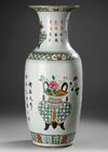 LARGE CHINESE FAMILLE ROSE VASE, 19TH / 20TH CENTURY