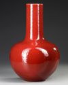 A LARGE CHINESE RED GLAZED BOTTLE VASE, 19TH-20TH CENTURY