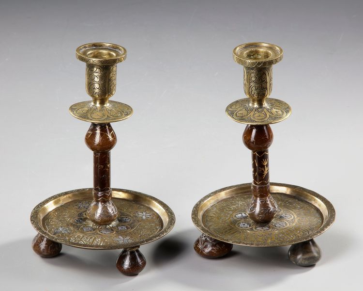 A PAIR OF OTTOMAN INLAID AGATE AND ENGRAVED BRASS DAMASCUS-WARE CANDLESTICKS, SYRIA, EARLY 20TH CENTURY