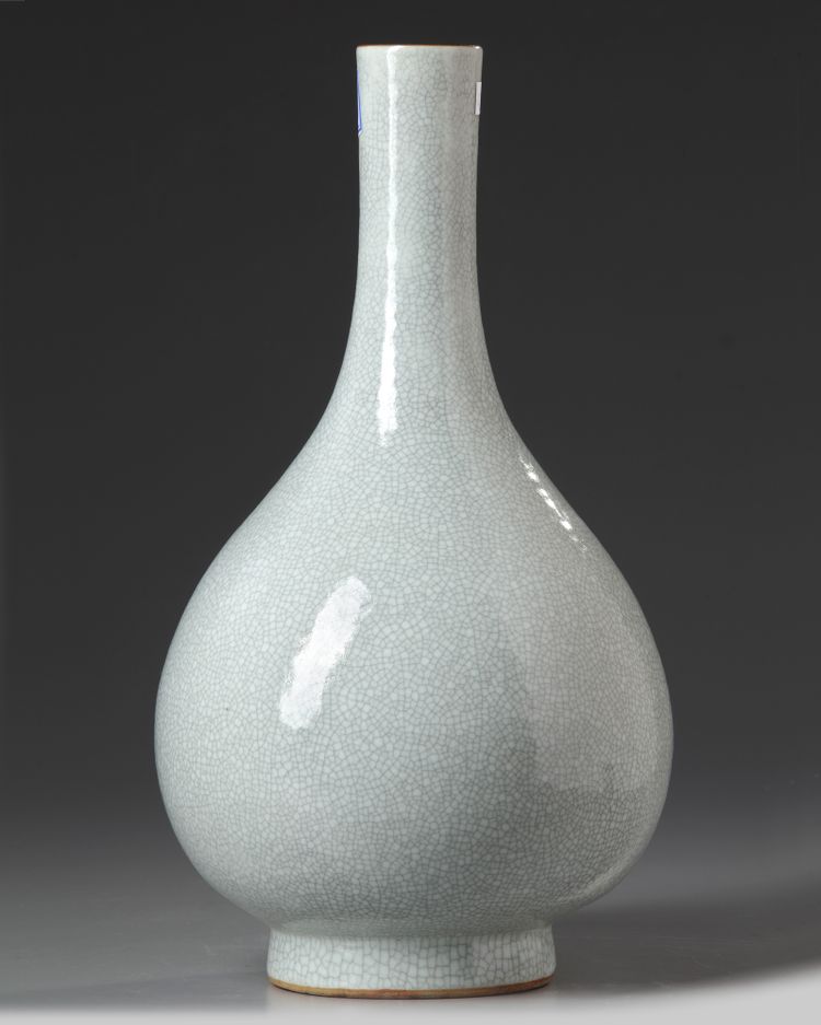A CHINESE CRACKLE-GLAZED BOTTLE VASE