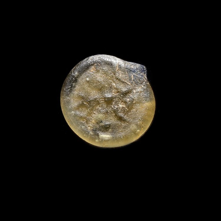 A FATIMID GLASS WEIGHT OF DIRHAM, EGYPT AL-HAKIM BI-AMR ALLAH (386AH-411AH/ 996AD-1021AD)