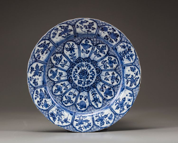 A Chinese blue and white floral charger