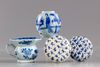 Four Chinese blue and white objects