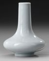 A CHINESE BOTTLE VASE, 19TH CENTURY