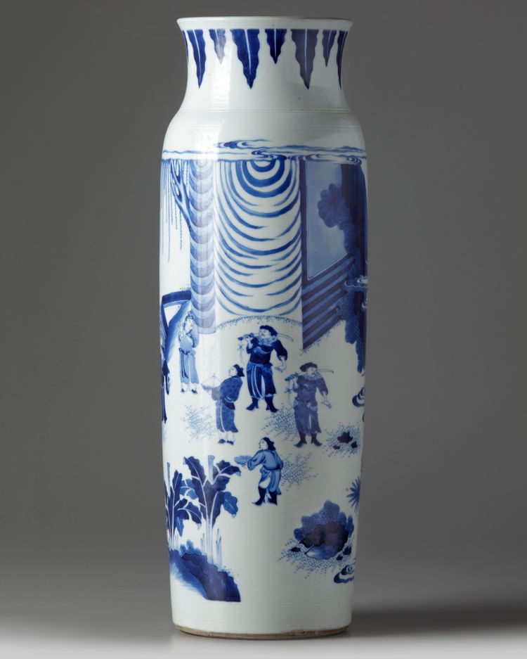 A CHINESE TRANSITIONAL-STYLE BLUE AND WHITE SLEEVE VASE, 19TH CENTURY