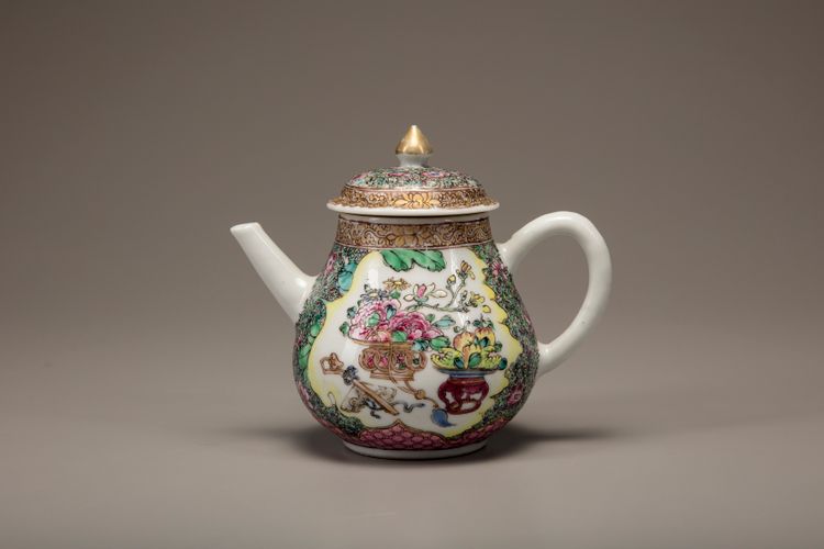 A famille rose teapot and cover