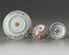 A JAPANESE IMARI TEACUP WITH COVER AND SAUCER, 17TH CENTURY