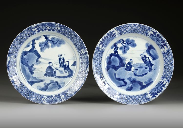 A PAIR OF BLUE AND WHITE SCHOLARS PLATES, KANGXI PERIOD (1662-1722)