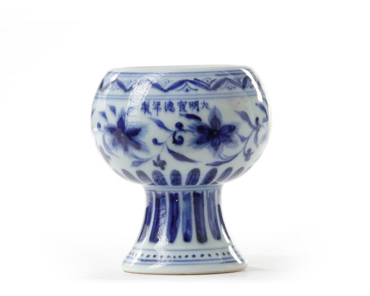 A CHINESE BLUE AND WHITE STEM-BOWL