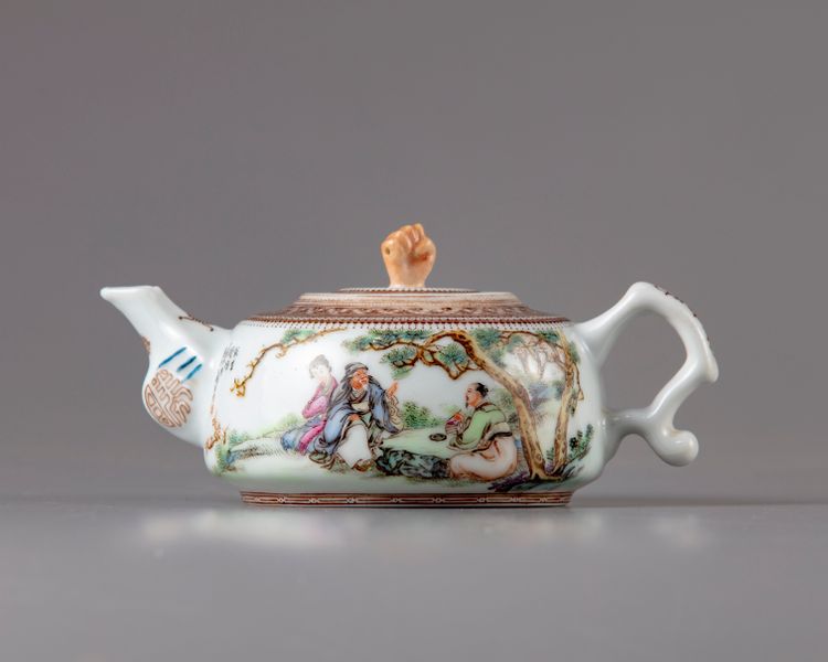 A famille rose teapot