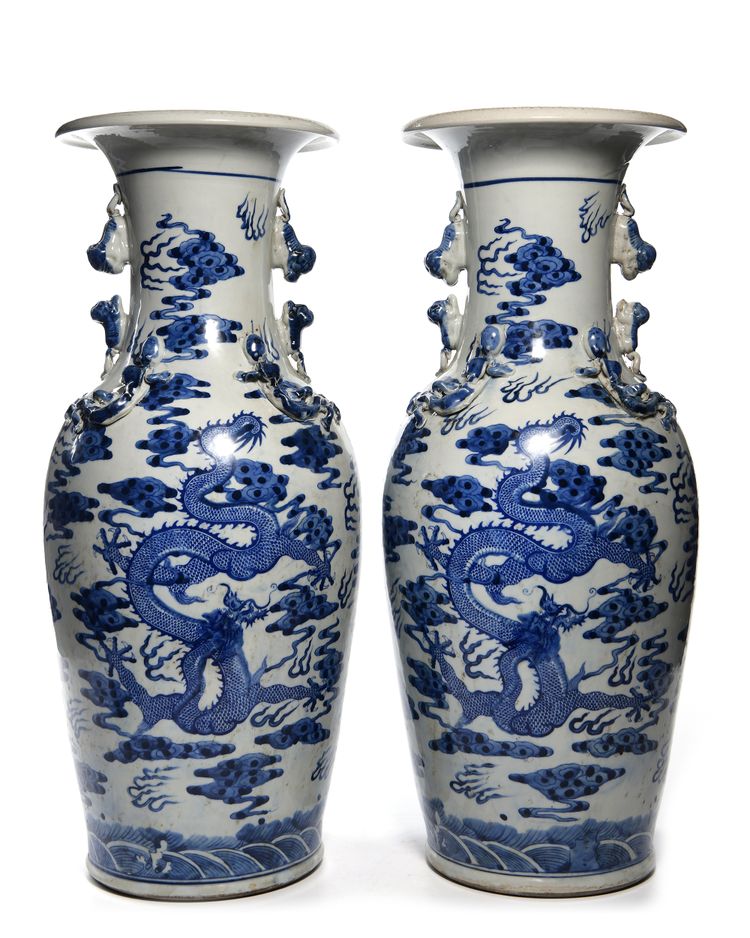 A PAIR OF LARGE CHINESE BLUE AND WHITE VASES