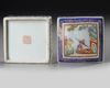A SMALL CHINESE FAMILLE ROSE BOX WITH COVER, 20TH CENTURY
