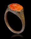 AN AGATE SEAL SILVER RING
