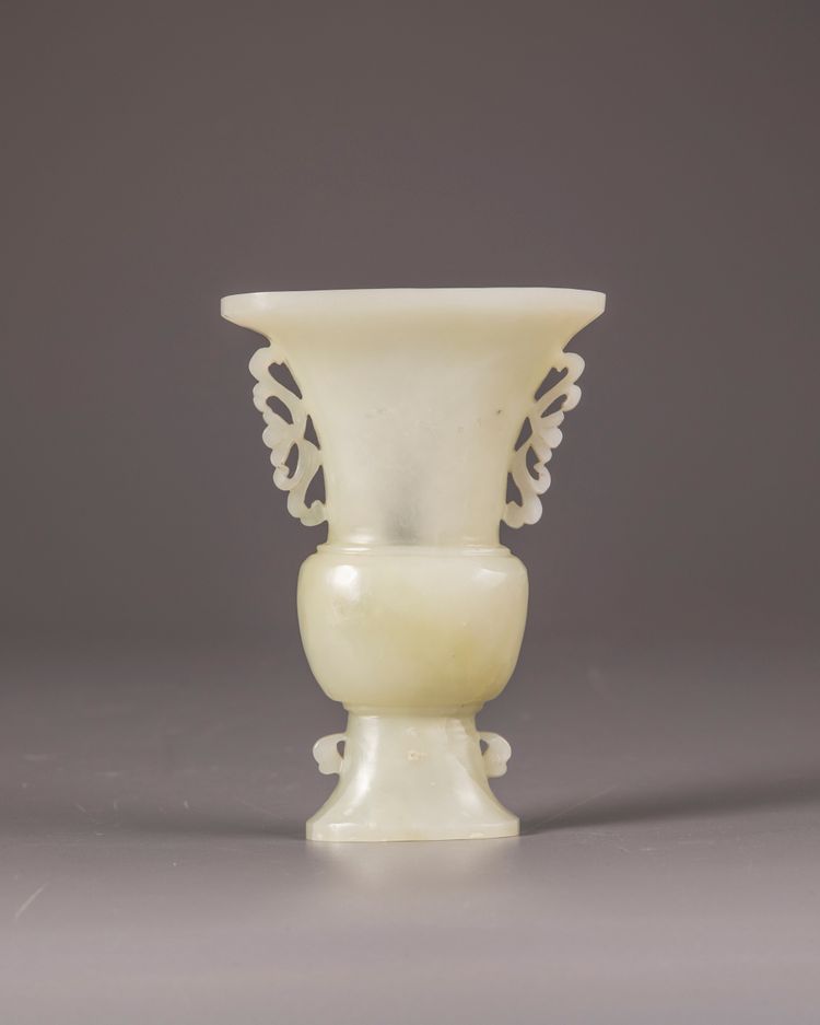 A CHINESE BOWENITE FLATTENED GU VASE, 19TH CENTURY
