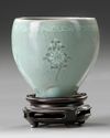 A SMALL KOREAN CELADON GLAZE CUP, GORYEO DYNASTY (918-1392)