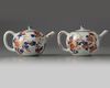 A PAIR OF CHINESE IMARI 'FLORAL' TEAPOTS AND COVERS, KANGXI PERIOD (1662-1722)