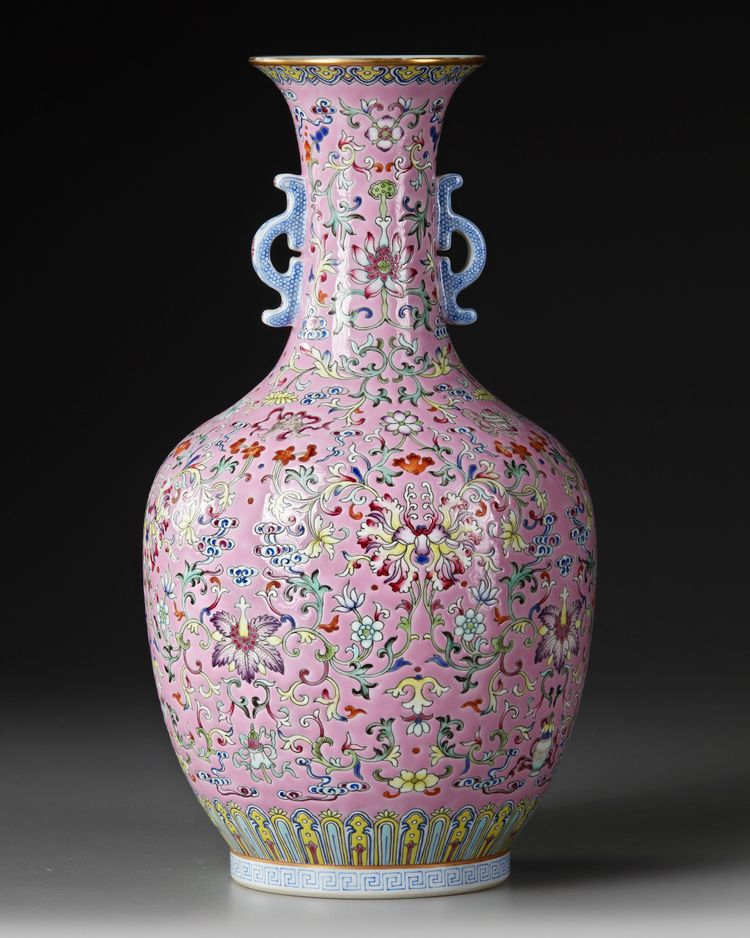 A CHINESE FAMILLE ROSE PINK GROUND VASE, 19TH-20TH CENTURY