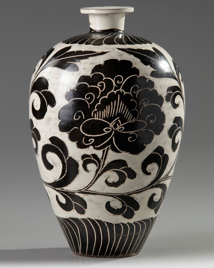 A Chinese Cizhou-style carved meiping