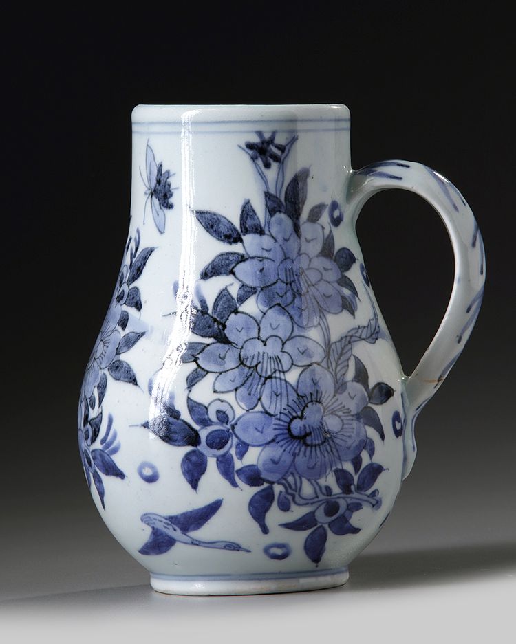 A JAPANESE ARITA BLUE AND WHITE JUG, 17TH CENTURY