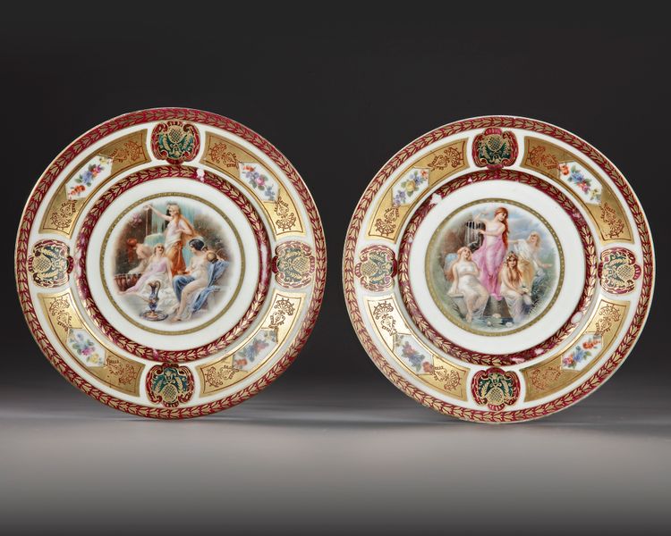 A PAIR OF GERMAN PORCELAIN PLATES, LATE 19TH CENTURY