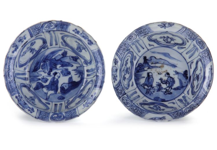 TWO CHINESE BLUE AND WHITE 'KRAAK PORCELAIN' BOWLS, WANLI PERIOD (1572-1620)