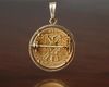 A DUTCH 'TEN GUILDER' WILLEM III COIN SET IN A 14 CARAT GOLD PENDANT