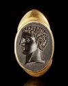A LARGE ROMAN STYLE GOLD RING WITH AN INTAGLIO OF A YOUNG MAN FACING LEFT, 19TH CENTURY AD
