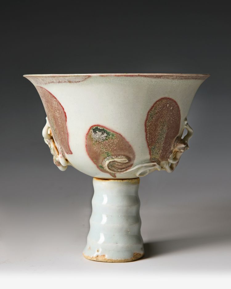 A CHINESE WHITE GLAZED STEM CUP, MING DYNASTY (1368-1644)
