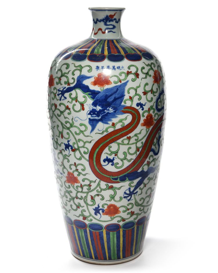 A CHINESE WUCAI DRAGON VASE, CHINA, 19TH-20TH CENTURY