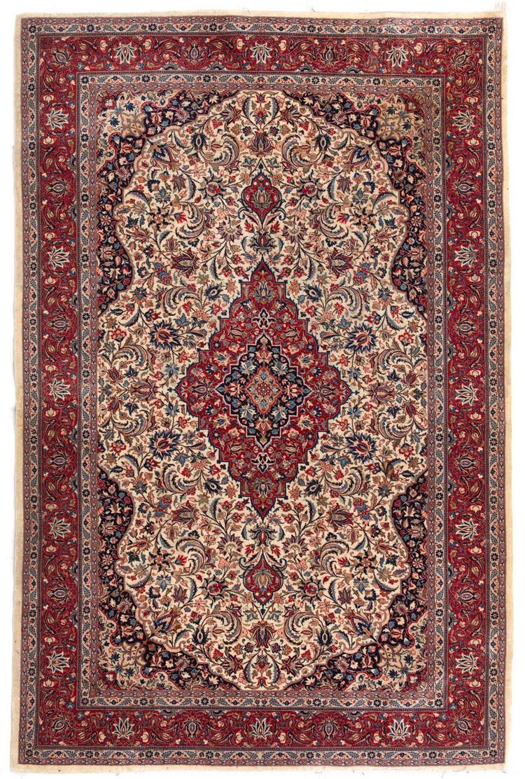 A FINE ISFAHAN RUG, CIRCA 1900
