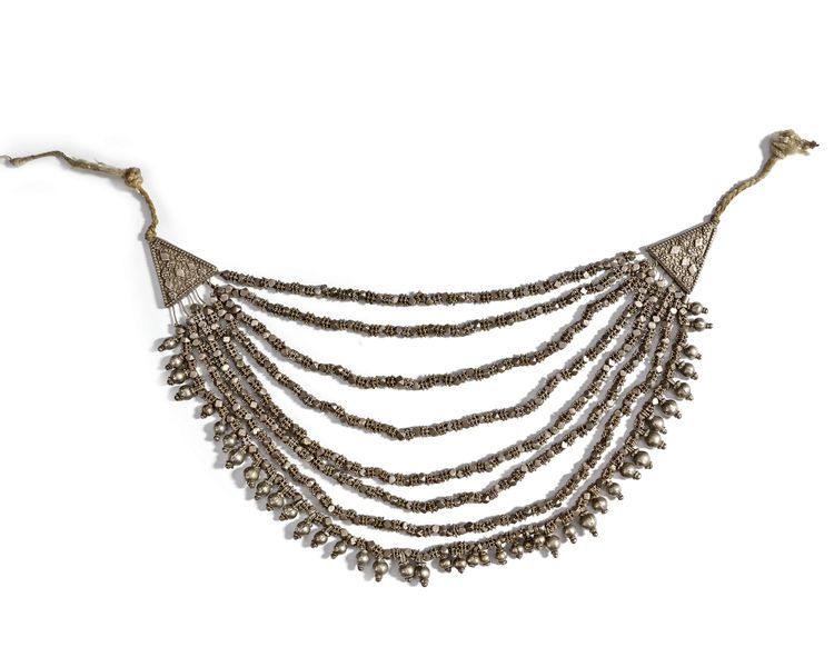 AN ISLAMIC SILVER NECKLACE, YEMEN, 20TH CENTURY