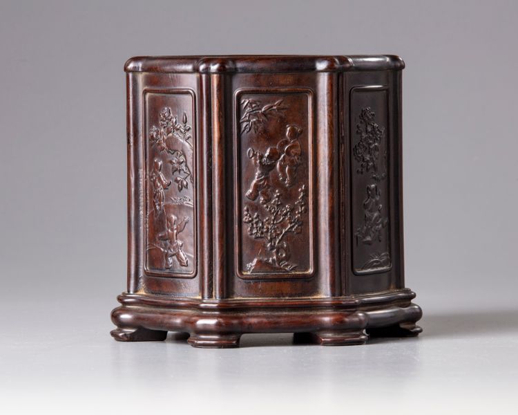 A CHINESE HARDWOOD BRUSH POT, 19TH-20TH CENTURY